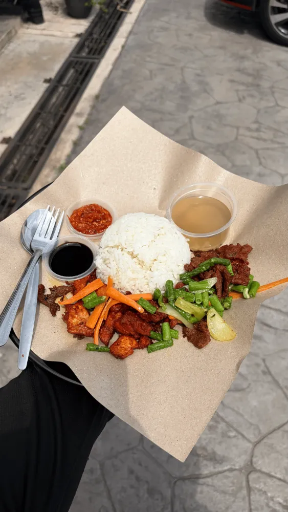 ALA CARTE - NASI MIX AYAM & DAGING GORENG KUNYIT KETAGIH