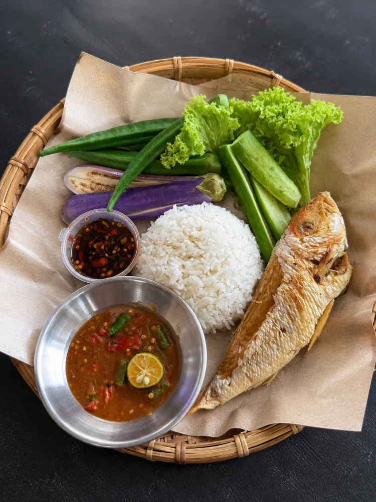 NASI PUTIH IKAN KERISI ASAM PICIT